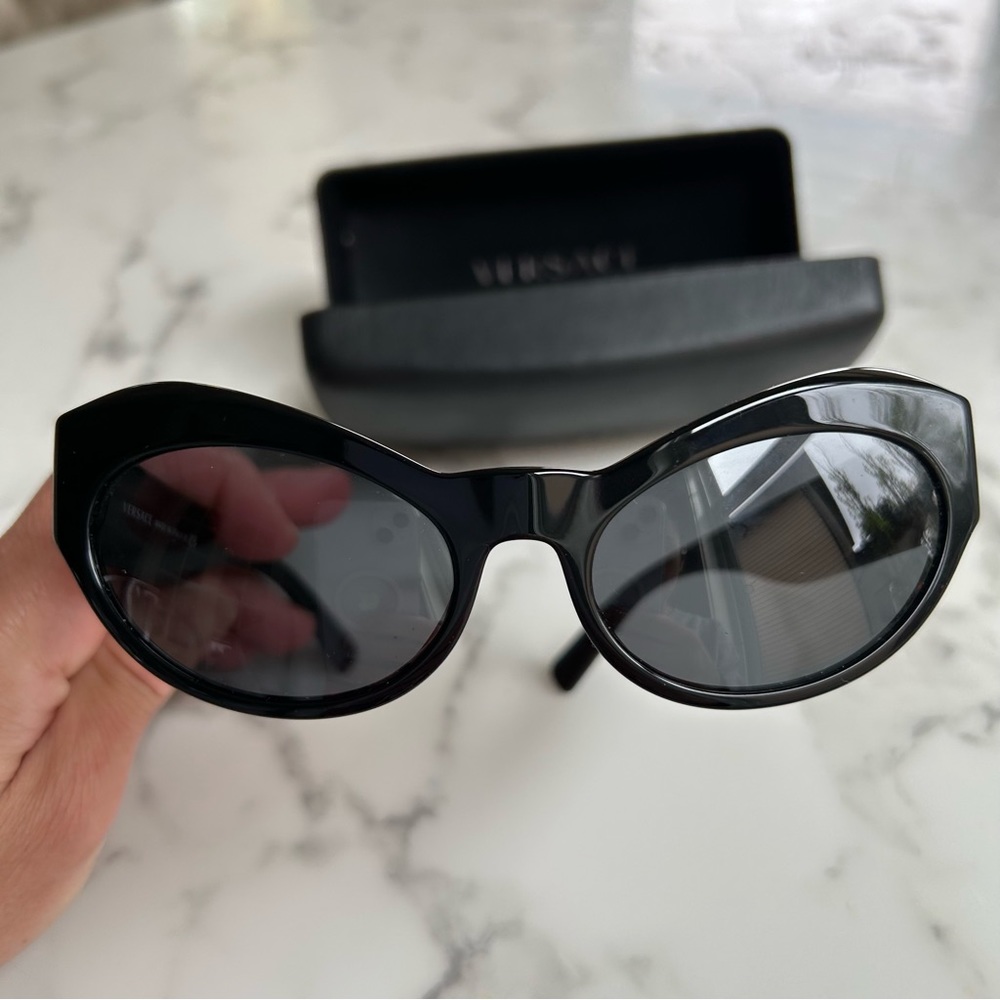 💯 authentic Versace sunglasses - Picture 3 of 10